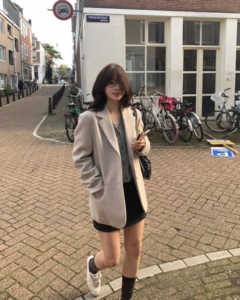 Đồ tết 2026 - blazer oversize phối váy ngắn