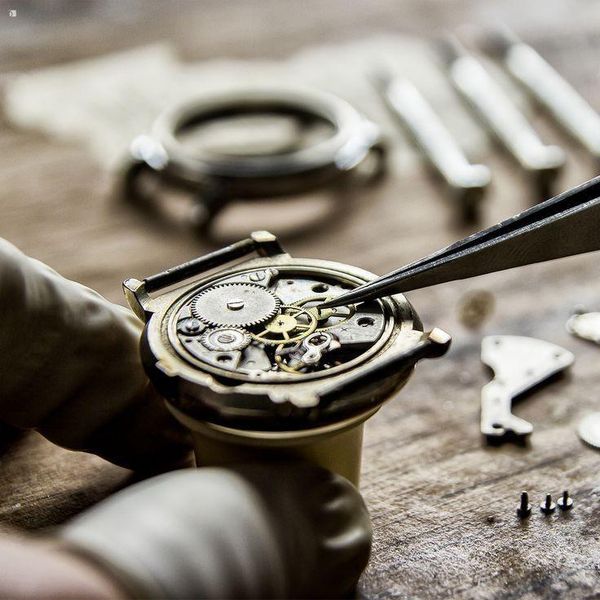 Đồng hồ cơ là gì? - 5 Thành phần cốt lõi của Bộ máy