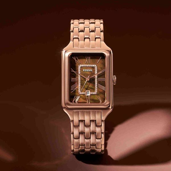 Fossil của nước nào? - Fossil Raquel