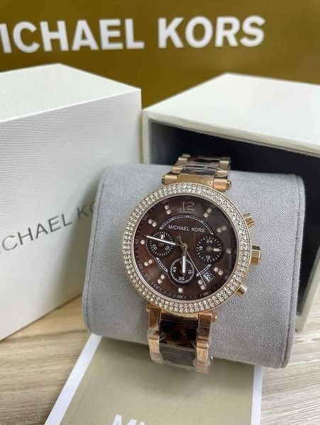 Đồng hồ Michael Kors của nước nào? - Cách nhận biết