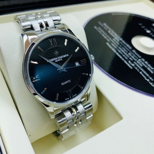 Cách phân biệt đồng hồ cơ và pin - Đồng hồ pin (Quartz)