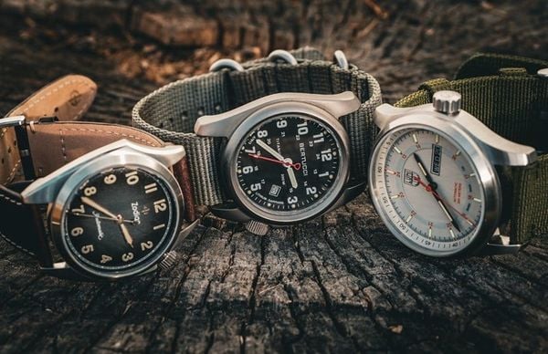 Field watch hoặc đồng hồ quân đội