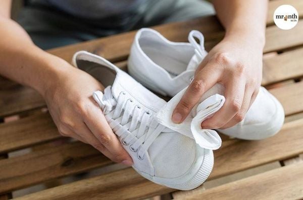 Top giày chạy bộ dưới 2 triệu - Vệ sinh nhẹ nhàng