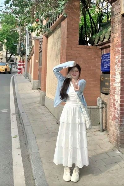 Cách phối đồ với chân váy dài qua gối - Người thấp nên mặc thế nào