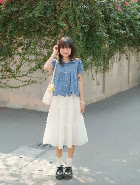 Cách phối đồ với chân váy dài qua gối - Giày cao gót hoặc mule