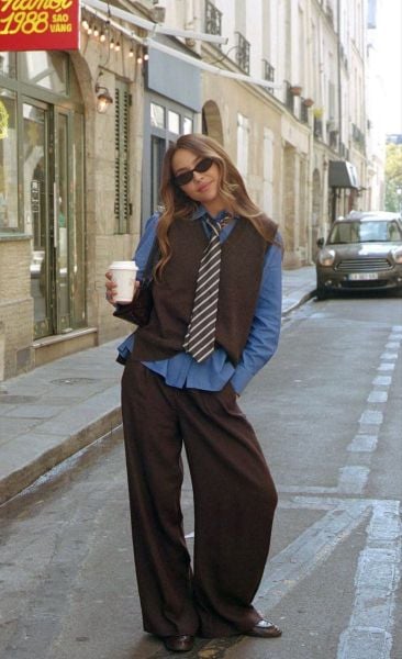 Màu nâu phối với màu gì - xanh navy