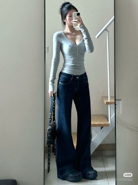 Màu xám phối với màu gì - Áo xám với jeans xanh