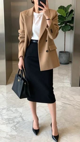 Outfit công sở - Blazer và chân váy bút chì