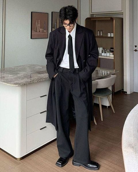 Outfit công sở - trench coat mỏng