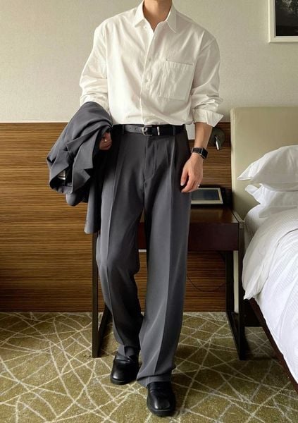 Outfit công sở - Áo sơ mi trắng và quần tây ống suông