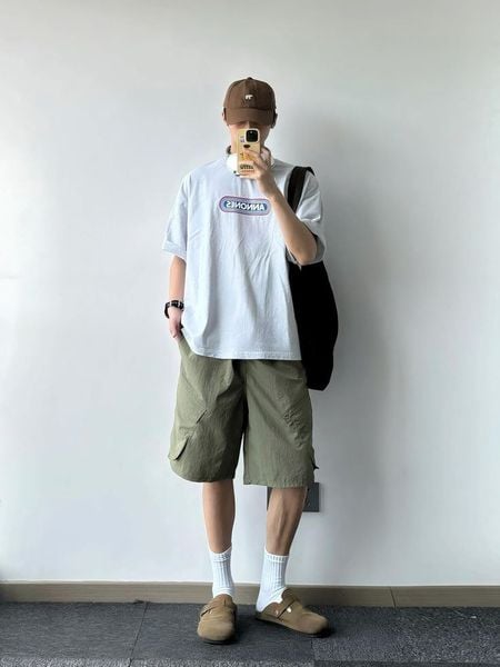 Áo thun oversized kết hợp với quần short bermuda