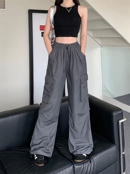 Outfit đi concert - Croptop và quần cargo cho vibe năng động