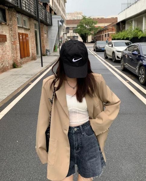 Outfit đi concert - Blazer mỏng phối cùng quần short