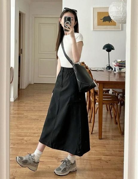 Outfit đi concert - Váy midi đi cùng sneaker