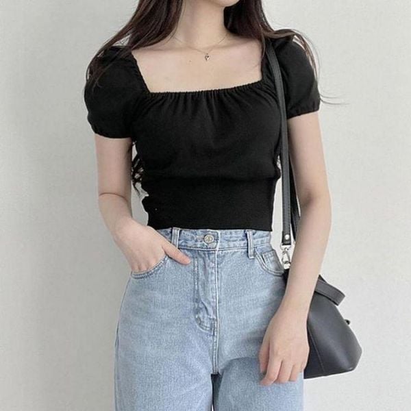 Outfit đi Đà Lạt - Blouse cổ vuông kết hợp với quần suông và giày Mary Jane