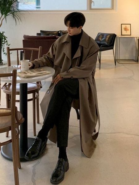 Outfit đi Đà Lạt - Áo cổ lọ mỏng phối cùng áo khoác dạ và quần ống đứng