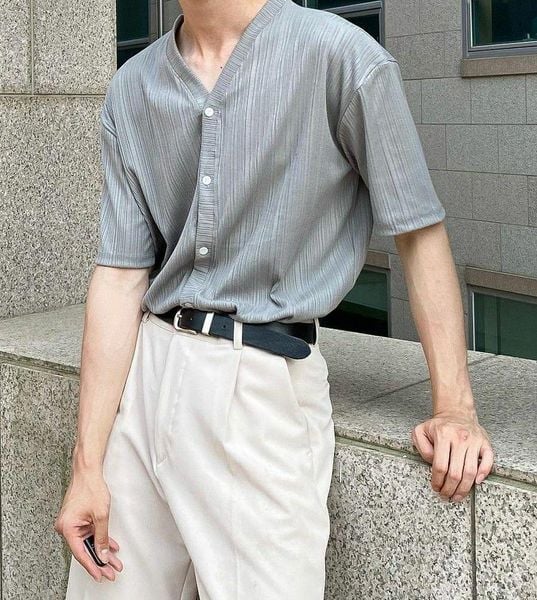 Outfit đi đám cưới nam - Sơ mi họa tiết nhỏ kết hợp quần tây trơn kết hợp giày Brogue