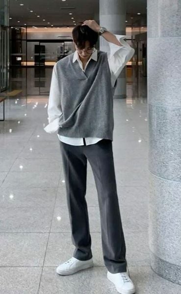 Outfit đi đám cưới nam - Áo gile vest kết hợp sơ mi trắng kết hợp quần tây xám