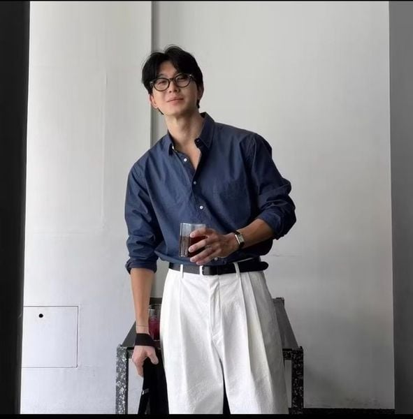 Outfit đi đám cưới nam - Sơ mi linen kết hợp quần chinos sáng màu