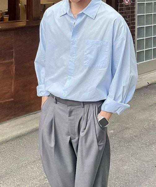 Outfit đi đám cưới nam - Sơ mi xanh nhạt kết hợp quần tây ghi kết hợp giày Oxford