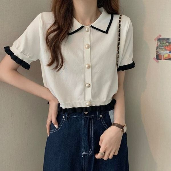 Outfit đi Huế - Áo kiểu cổ bẻ diện cùng chân váy denim dáng dài