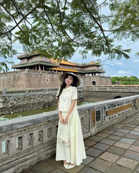 Outfit đi Huế - Dùng giày khó đi khiến lịch trình bị mệt sớm