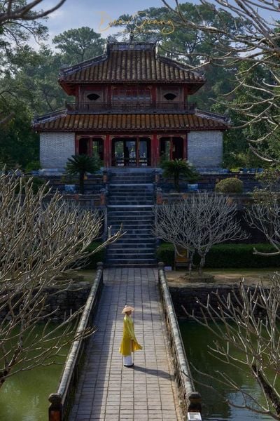 Outfit đi Huế - Tham quan lăng tẩm, chùa chiền