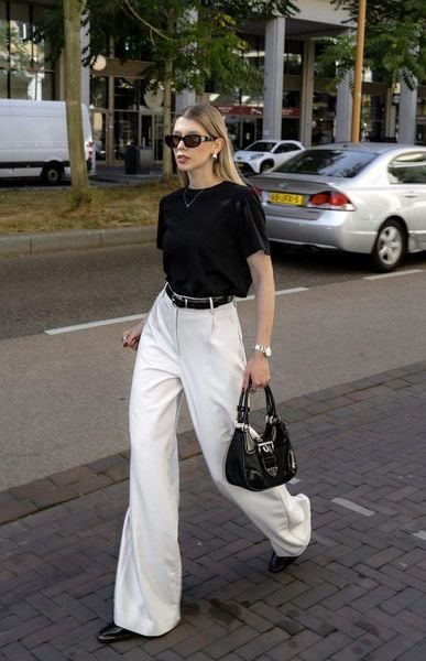 Outfit mùa hè - Set đồ đơn sắc tối giản đi cùng phụ kiện mảnh và túi phom cứng