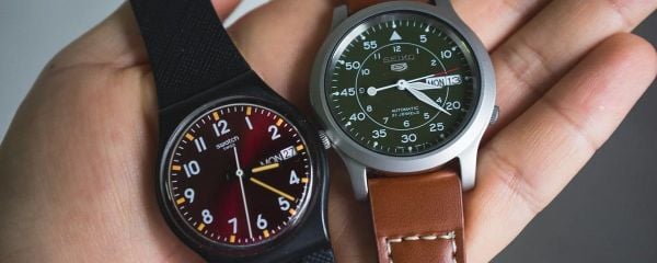 Cách phân biệt đồng hồ cơ và pin - Nhìn kim giây