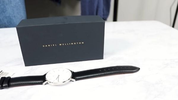 Phân biệt đồng hồ DW qua hộp đựng