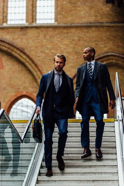 Phối đồ nam với Peacoat navy + sơ mi + knit tie + quần tây