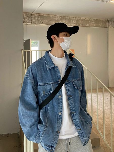 Phối đồ nam theo với Bomber hoặc denim jacket