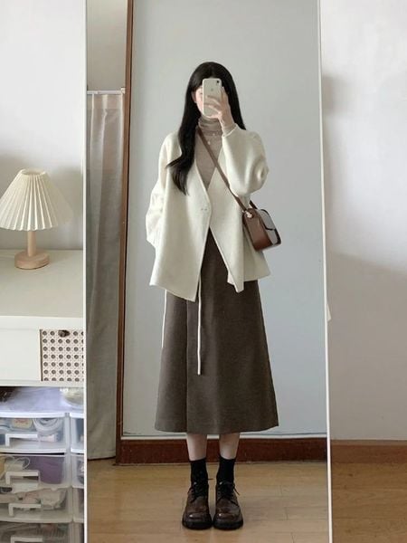 Phối đồ với chân váy dài chữ A - áo giữ nhiệt + khoác ngoài