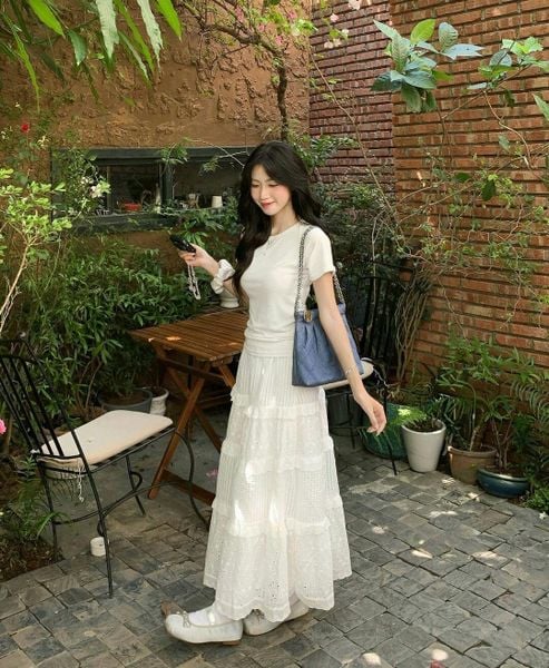 Phối đồ với chân váy dài chữ A - set màu đơn sắc tối giản