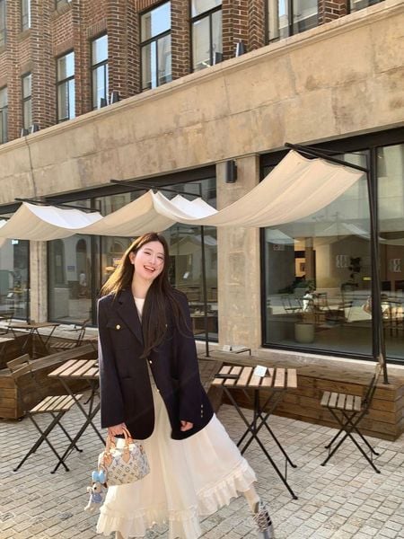 Phối đồ với chân váy dài chữ A - áo blazer