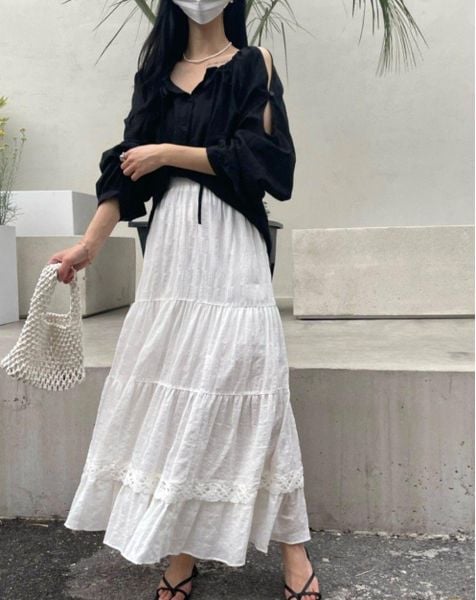 Cách phối đồ với chân váy xòe dài - Sandal quai mảnh