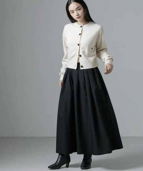 Cách phối đồ với chân váy xòe dài - Boots cổ thấp