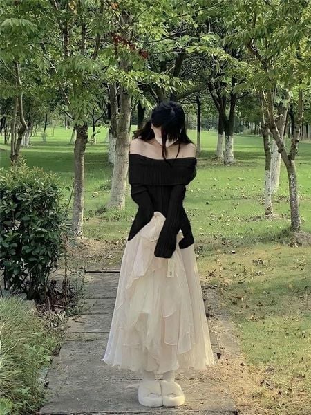 Cách phối đồ với chân váy xòe dài - áo peplum