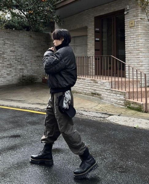 Cách phối đồ với giày boot nam - quần jogger