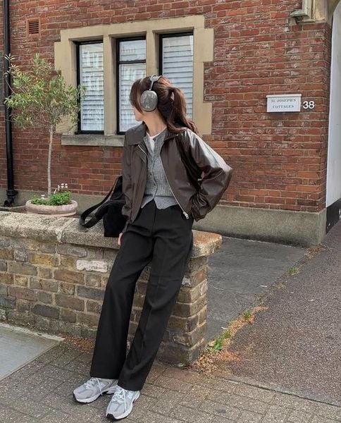 Áo khoác da + Sneaker chunky