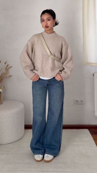 Cách phối đồ với giày thể thao trắng nữ - Áo sweater phối với quần jeans