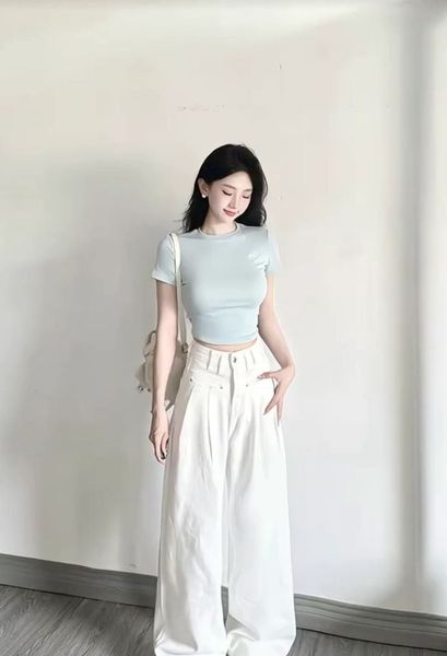 Cách phối đồ với quần ống rộng - Với áo thun ôm