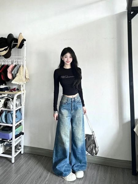 Kết hợp quần rộng với áo tube