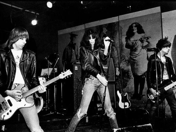 Skinny jeans chưa bao giờ giảm sức hút