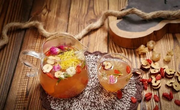 Quà tặng 20/10 trà dưỡng nhan