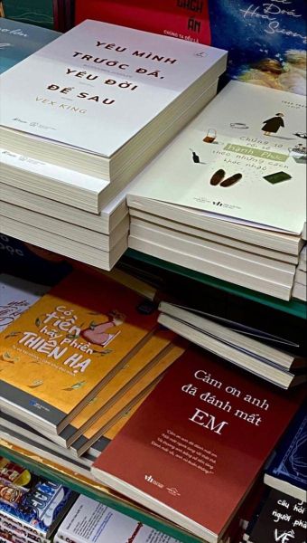 Quà tặng mẹ 20/10 với Sách hay, tiểu thuyết