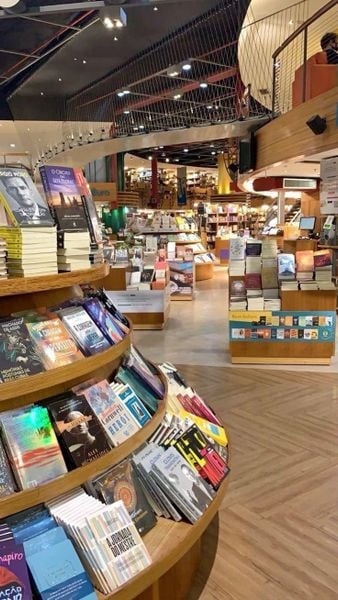 Quà 20/10 cho cô giáo với Sách hay và tiểu thuyết