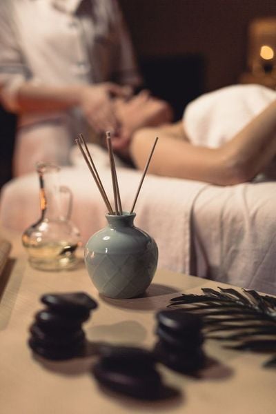 Tặng quà 8/3 cho mẹ - Voucher spa hoặc chăm sóc sức khỏe