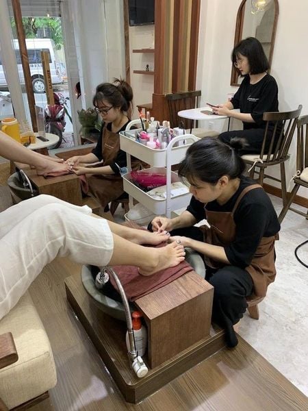 Quà 8/3 cho vợ - nail kèm lịch hẹn sẵn