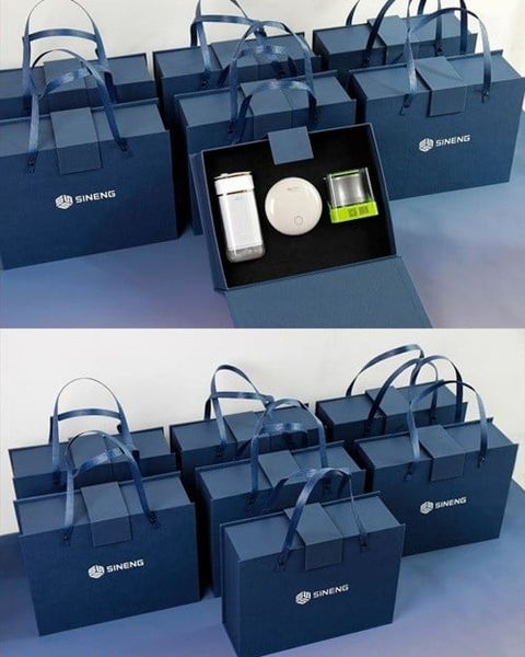 Quà tặng nhân viên cuối năm - Đóng gói chỉn chu mang lại trải nghiệm nhận quà sang trọng